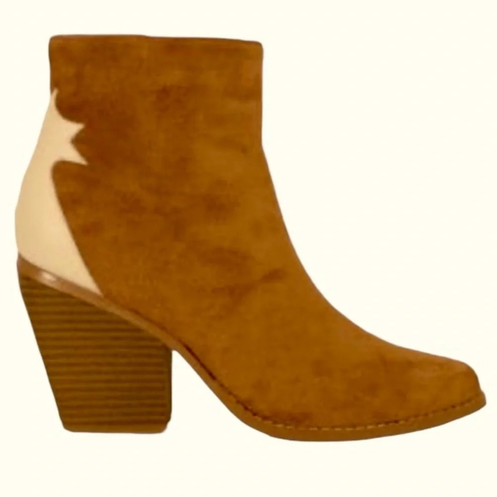 Yoki “NEW” Rust Faux Suede Ankle Booties Size 8